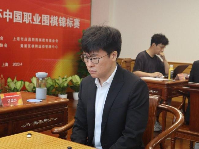 年轻的妻子交换丈夫