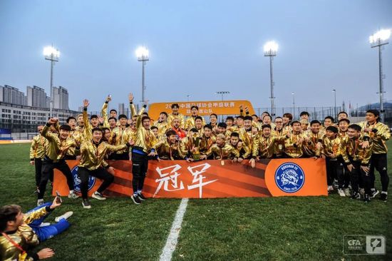 莉莉的初恋情人