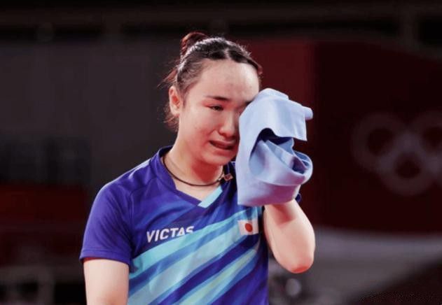美女扒开屁股让人捅